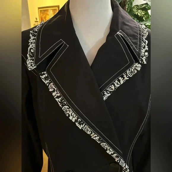 Dennis by Dennis Basso white/black ruffled hem coat W’s size S - Picture 6 of 12